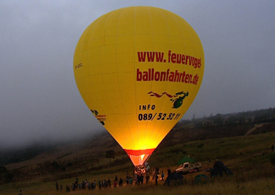 Auslands-Reportage für das ZDF "Mit dem Feuervogel über den Kilimandscharo" - ein Versuch Afrikas höchsten Berg mit einem Heißluftballon zu überfahren.